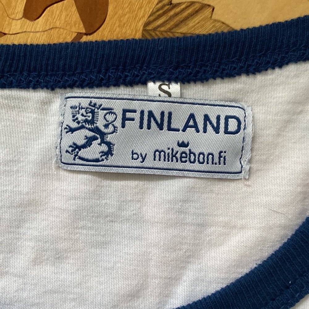 Finland white with navy short sleeved t shirt S - Picture 4 of 5